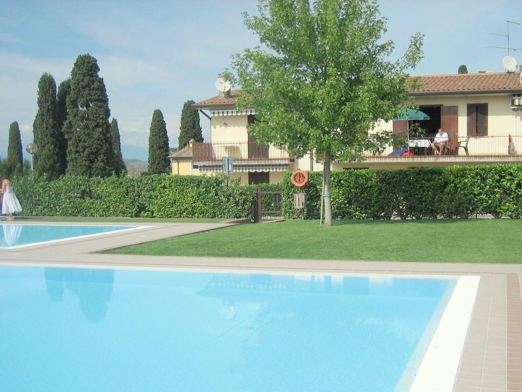 Belvilla By Oyo Enticing Holiday Home With Pool Lazise Eksteriør bilde