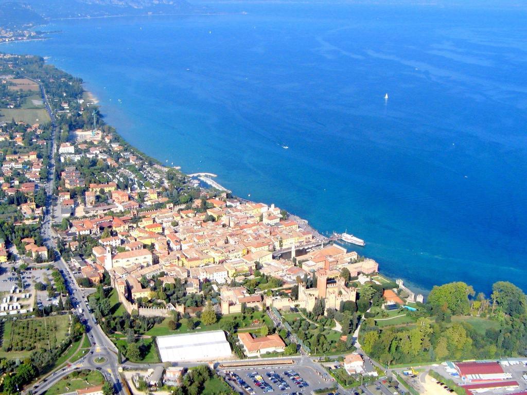 Belvilla By Oyo Enticing Holiday Home With Pool Lazise Eksteriør bilde