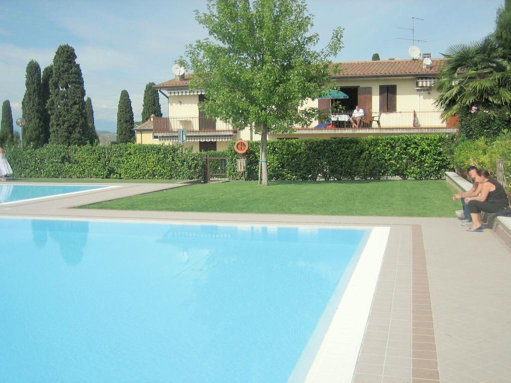 Belvilla By Oyo Enticing Holiday Home With Pool Lazise Eksteriør bilde