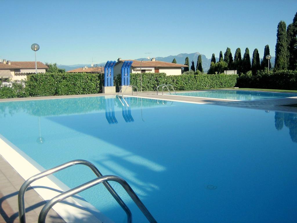 Belvilla By Oyo Enticing Holiday Home With Pool Lazise Eksteriør bilde